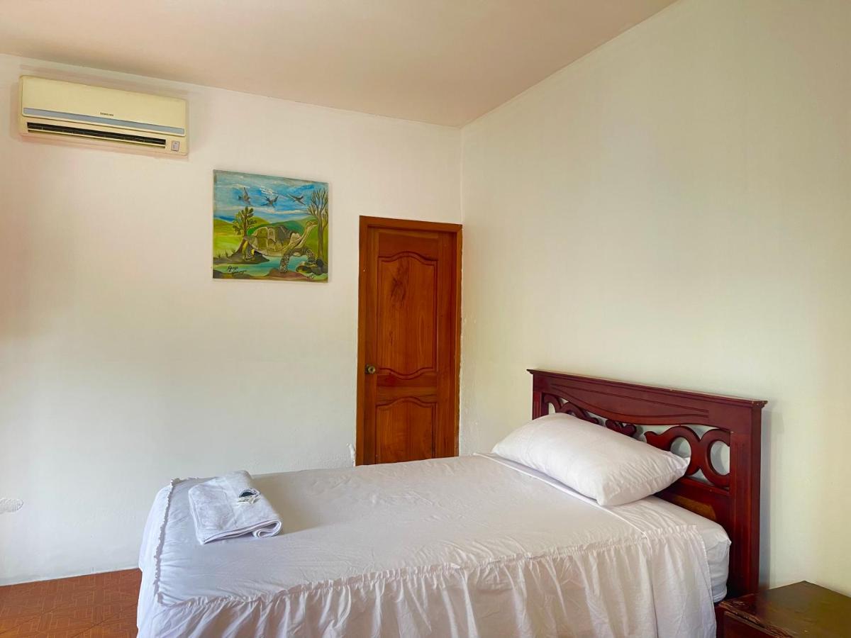 Hostal Vista Al Mar Hotell Puerto Baquerizo Moreno Exteriör bild