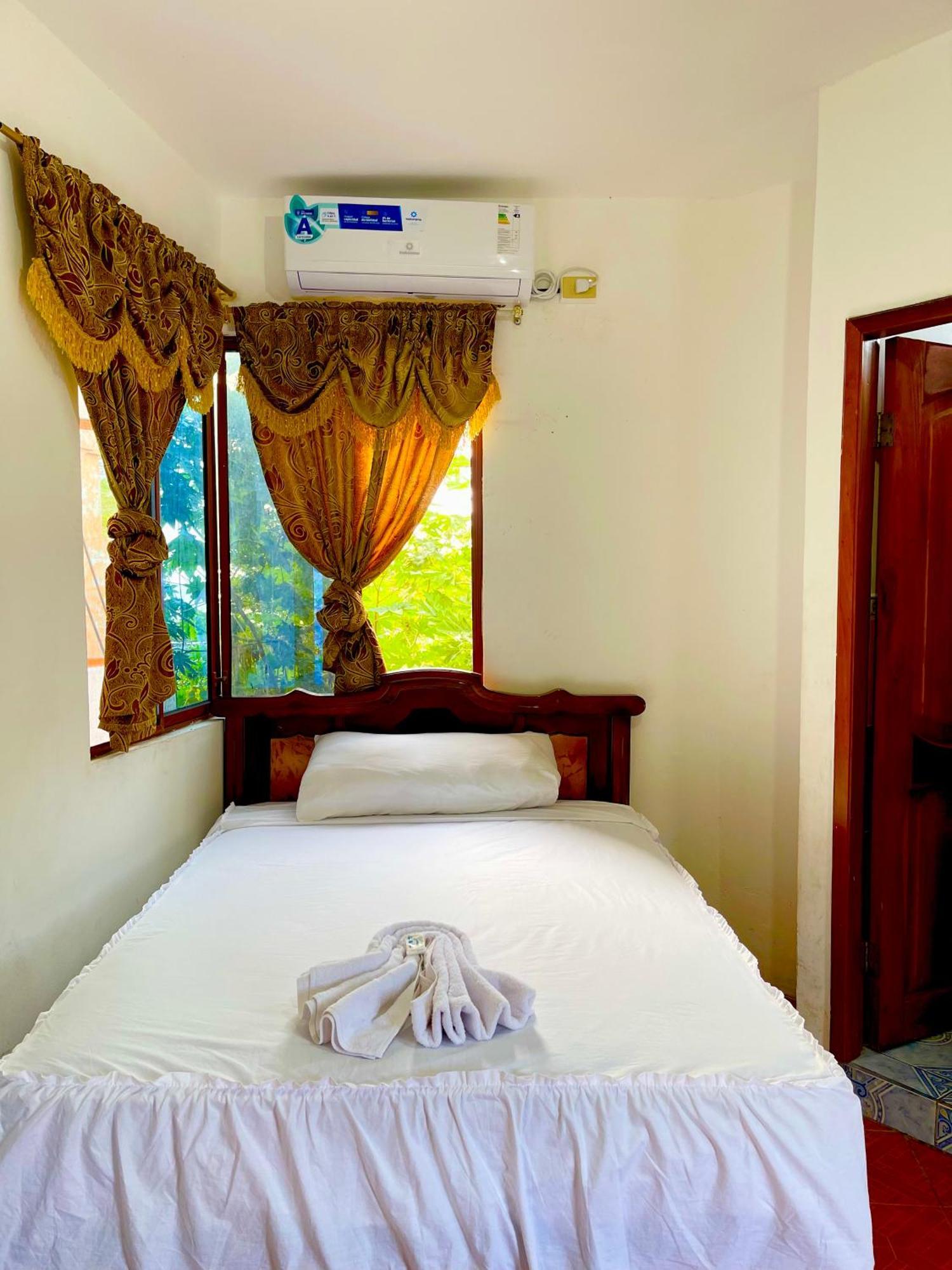 Hostal Vista Al Mar Hotell Puerto Baquerizo Moreno Exteriör bild