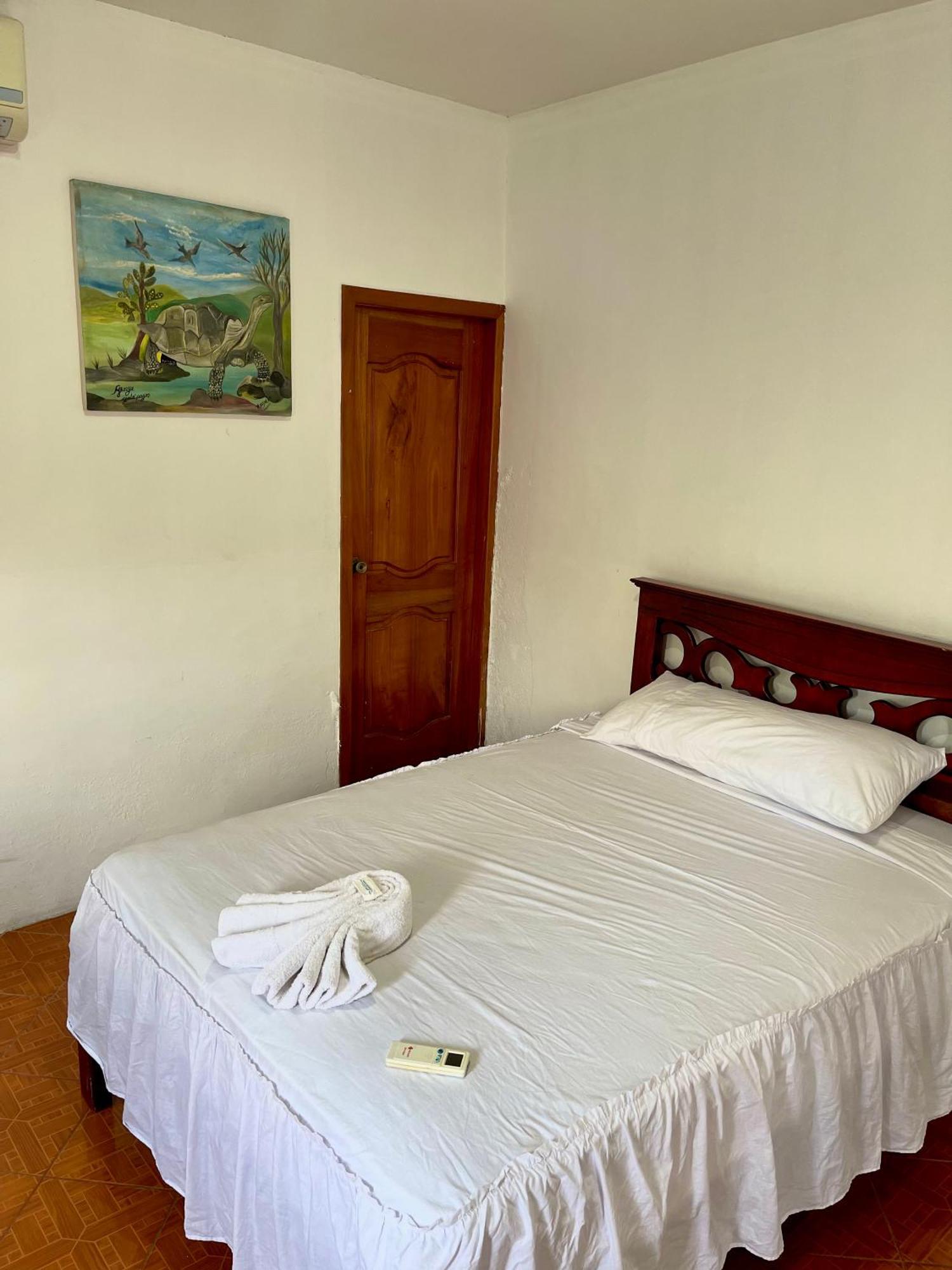 Hostal Vista Al Mar Hotell Puerto Baquerizo Moreno Exteriör bild