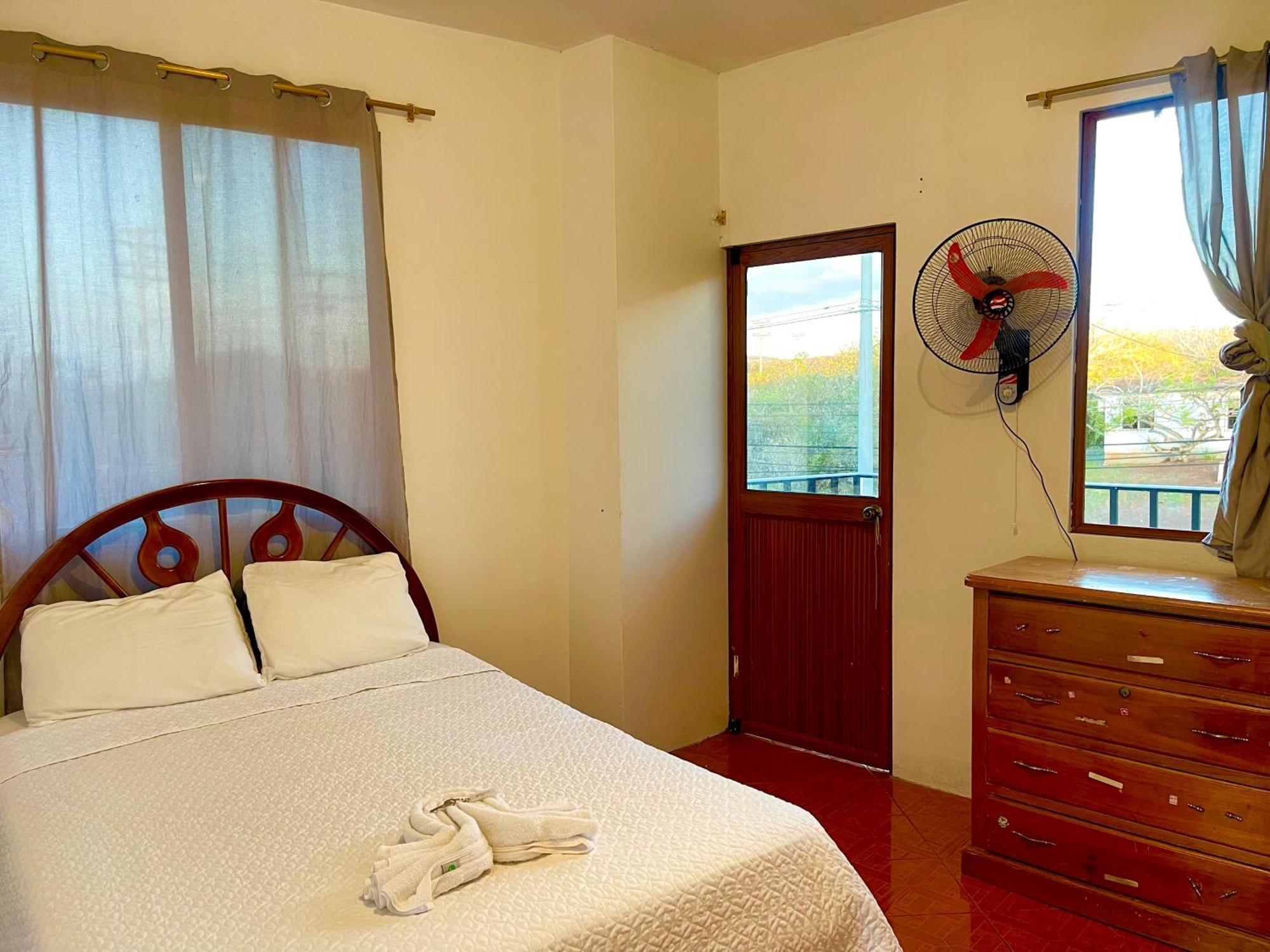 Hostal Vista Al Mar Hotell Puerto Baquerizo Moreno Exteriör bild