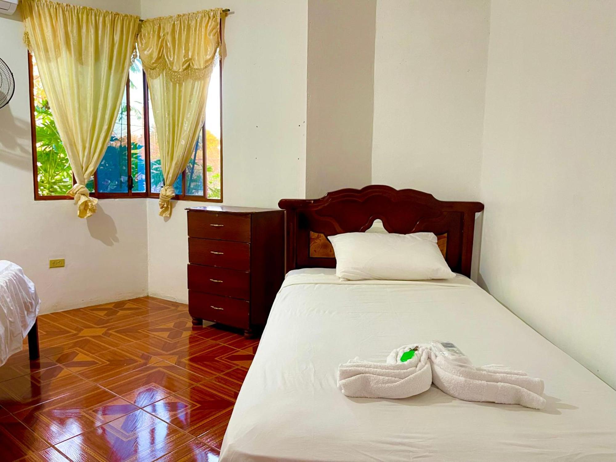 Hostal Vista Al Mar Hotell Puerto Baquerizo Moreno Exteriör bild